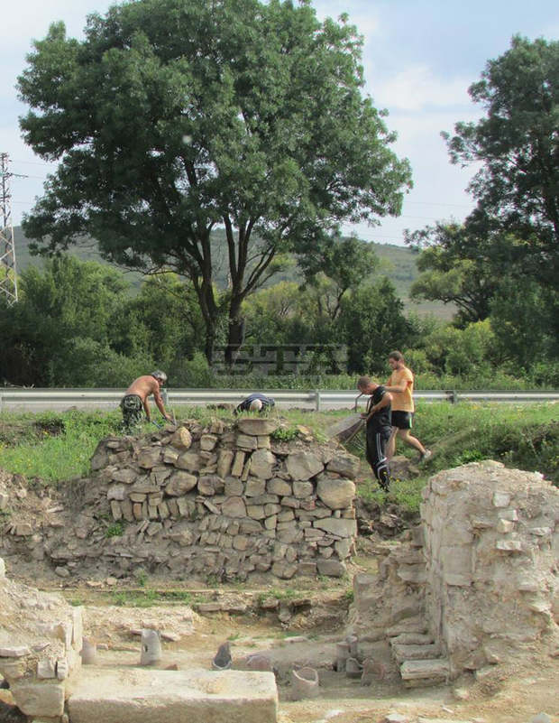 Започна археологическото лято на крепостта "Ковачевско кале" край Попово