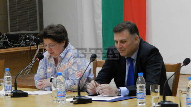 В Плевен се състоя кръгла маса за оперната прима Гена Димитрова В Плевен се състоя кръгла маса за оперната прима Гена Димитрова