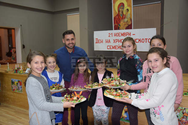 Кулинарна надпревара организираха в Елена за Деня на християнското семейство Кулинарна надпревара организираха в Елена за Деня на християнското семейство