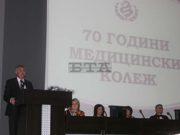В Плевен отбелязаха тържествено 70 години от основаването на Медицинския колеж в града В Плевен отбелязаха тържествено 70 години от основаването на Медицинския колеж в града
