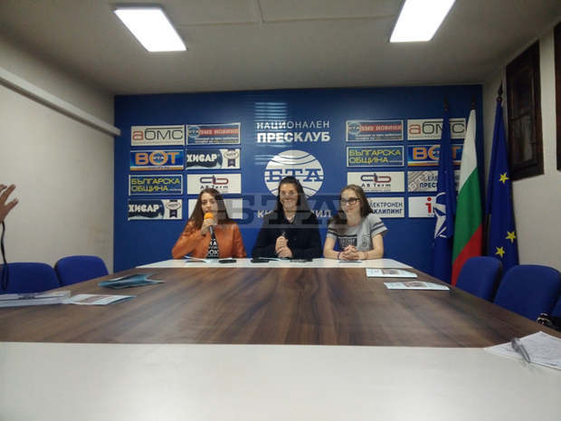 "Младежка банка"в Кюстендил представи в пресклуба на БТА реализираните си проекти през годината "Младежка банка"в Кюстендил представи в пресклуба на БТА реализираните си проекти през годината