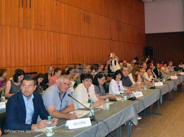 От областната администрация в Сливен предлагат мерки срещу отпадането на децата от училище От областната администрация в Сливен предлагат мерки срещу отпадането на децата от училище