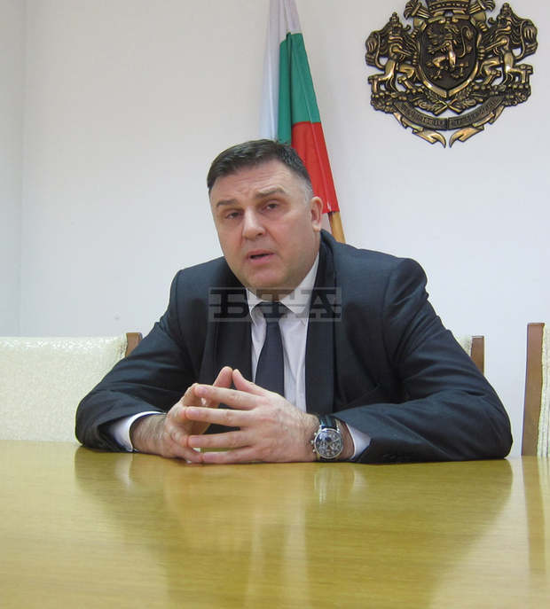 Областният управител на Плевен Мирослав Петров сигнализира, че му е създаден фалшив профил в мрежата