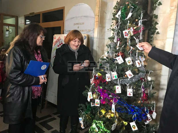 Повече от 100 деца ще бъдат подпомогнати от благотворителната кампания "Осиновете врачанско семейство" Повече от 100 деца ще бъдат подпомогнати от благотворителната кампания "Осиновете врачанско семейство"
