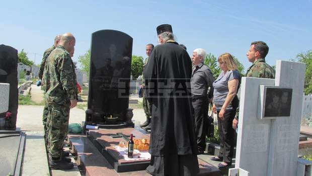 Панихида по случай петнайсетата годишнина от гибелта на загиналия в Ирак силистренец Преслав Стоянов ще има днес Панихида по случай петнайсетата годишнина от гибелта на загиналия в Ирак силистренец Преслав Стоянов ще има днес