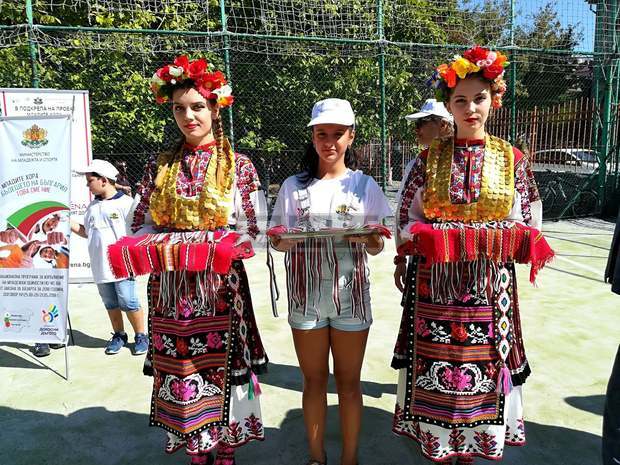 Плувен турнир и премиера на песен в Плевен бяха насочени срещу агресията в училище и на улицата