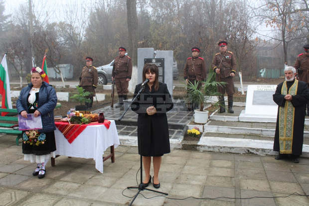 В село Тополовец, община Кула откриха паметна плоча на загиналите герои в Балканската и Първата световна война В село Тополовец, община Кула откриха паметна плоча на загиналите герои в Балканската и Първата световна война