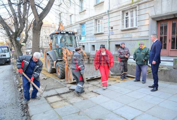 Кметът Иван Портних провери ремонта на ул. "Михаил Колони"