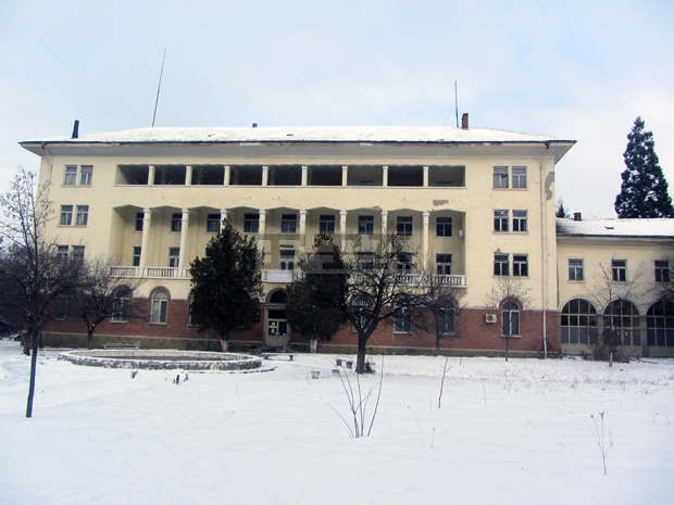 Управителят на обявената за продан от НАП болница в Перник  подаде оставка