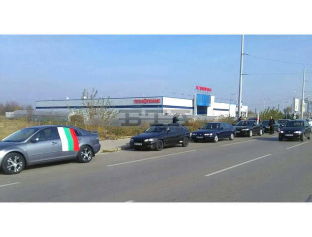 Във Видин повече от 80 автомобили преминаха по централните улици на града в протестно шествие Във Видин повече от 80 автомобили преминаха по централните улици на града в протестно шествие