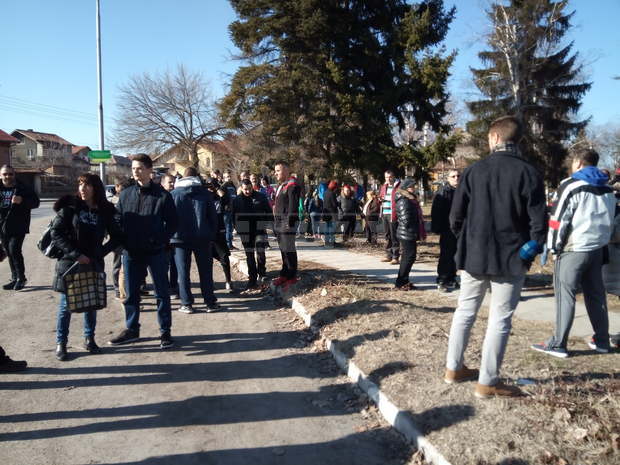 Жители на Кюстендил се събраха на протест днес следобед, заради станалото убийство в града тази сутрин Жители на Кюстендил се събраха на протест днес следобед, заради станалото убийство в града тази сутрин
