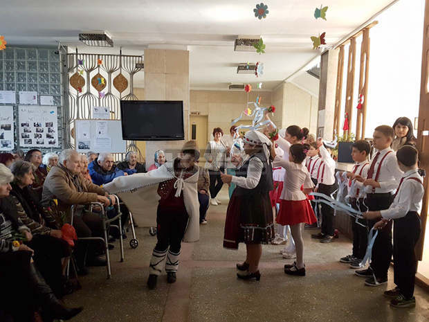 В Дома за стари хора в Разград отпразнуваха Международния ден на жената В Дома за стари хора в Разград отпразнуваха Международния ден на жената