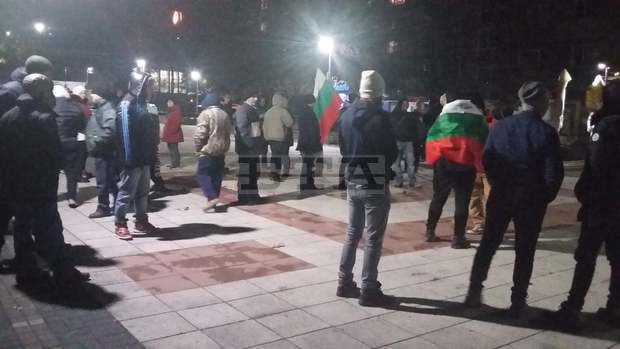 Разградчани блокираха централни улици в знак на протест Разградчани блокираха централни улици в знак на протест