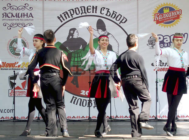 В пловдивския парк "Лаута" започна Народен събор В пловдивския парк "Лаута" започна Народен събор