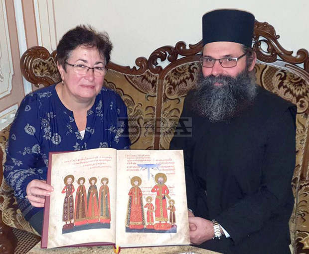 Игуменът на Бачковския манастир направи ценно дарение на видинския архив