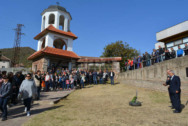 Обновената черква "Света Петка" откриха на Петковден в монтанското село Смоляновци