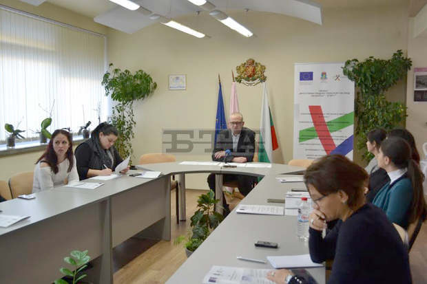 В Казанлък започва обновяване на автобусните спирки