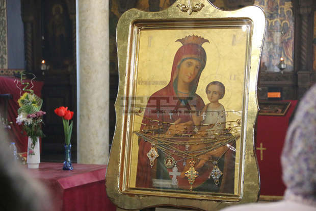 Чудотворната икона "Света Богородица Скоропослушница" е за часове днес в Търговище Чудотворната икона "Света Богородица Скоропослушница" е за часове днес в Търговище