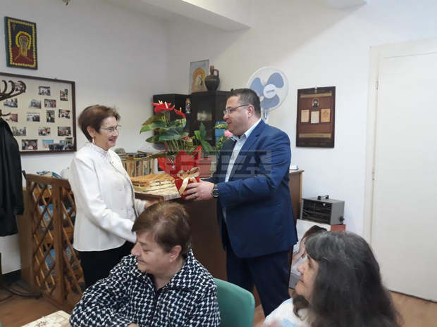 Международният ден на белия бастун събра хората със зрителни нарушения в Свищов Международният ден на белия бастун събра хората със зрителни нарушения в Свищов