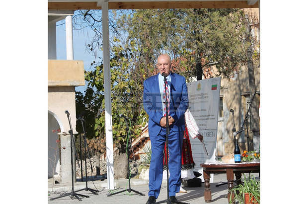 Народният представител от ГЕРБ-Видин Владимир Тошев присъства на официалното откриване на обновения централен площад в село Бойница Народният представител от ГЕРБ-Видин Владимир Тошев присъства на официалното откриване на обновения централен площад в село Бойница
