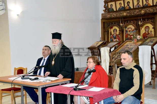 Духовници, политици, бизнесмени и обществени дейци обсъдиха проблемите с демографската криза в Ловеч Духовници, политици, бизнесмени и обществени дейци обсъдиха проблемите с демографската криза в Ловеч