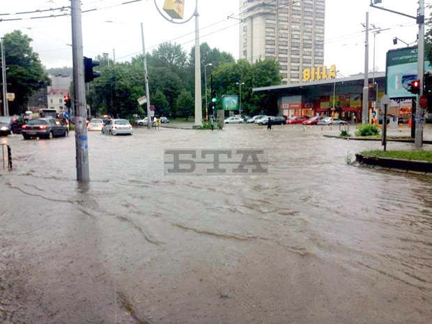 Остава затворен за всички МПС пътят Плевен - Ловеч