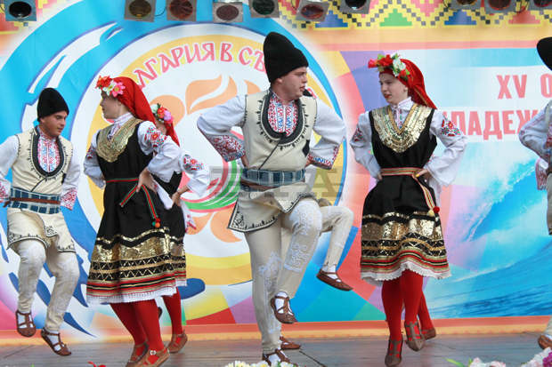 Деца от бесарабското село Бановка изпратиха 15-ото издание на събора "С България в сърцето" с "Тракийско настроение"