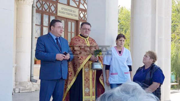 С благодарствен молебен и благословия за здраве и благополучие започнаха традиционните есенни празници "Свищовски лозници" С благодарствен молебен и благословия за здраве и благополучие започнаха традиционните есенни празници "Свищовски лозници"