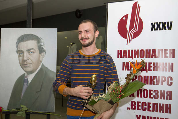 24-годишният Мартин Илиев е носител на Голямата награда "Златното яйце" на Националния младежки литературен конкурс "Веселин Ханчев"