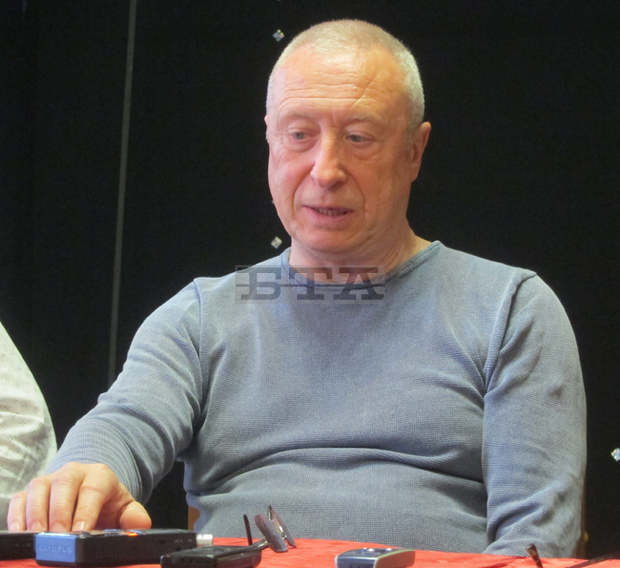 Плевенският театър показва най-новата си премиера - "Рейс" от Станислав Стратиев Плевенският театър показва най-новата си премиера - "Рейс" от Станислав Стратиев