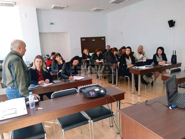 Нови процедури за образование и наука представи екипът на ОИЦ - Търговище пред педагози от три общини Нови процедури за образование и наука представи екипът на ОИЦ - Търговище пред педагози от три общини
