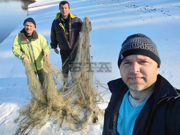 Бракониерски мрежи и риба са извадени от водите на язовир "Ястребино"