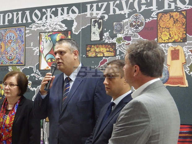 Две изложби по инициатива на областния управител бяха открити в Ловеч Две изложби по инициатива на областния управител бяха открити в Ловеч