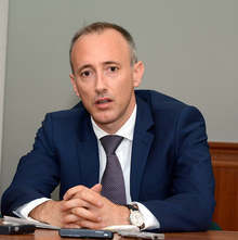 Министърът на образованието обеща физкултурен салон за ромското училище на Вършец