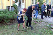 В Тетевен направиха символична "първа копка" за ремонта на Националната гимназия по горско стопанство