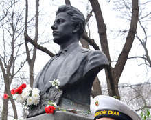 Поклонение пред паметника на Васил Левски във Варна