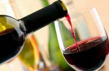 Дефиле "Вино и гурме" събра над 8000 любители на виното и вкусната храна в Старинен Пловдив