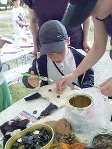 Майстори от четири занаятчийски задруги демонстрират умения на панаира в Търговище