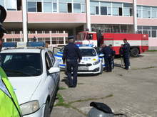 Полицейски служители "заловиха терорист" в Лозница