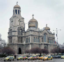 Във връзка с провеждане на Варненски карнавал 2018 се налага да бъде освободена таксиметровата местостоянка пред Катедрален храм "Свето Успение Богородично" от превозни средства на 28 април