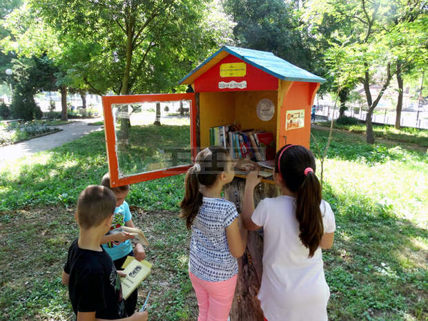 Започна летният сезон в детската паркова библиотека в Свищов