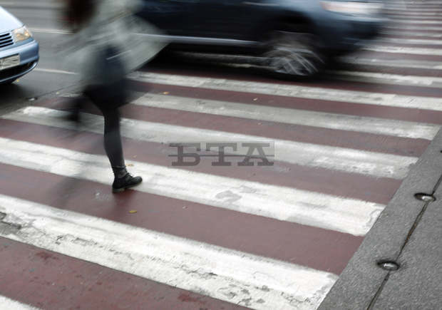 Шофьор на камион удари пешеходка на кръстовище в Разград и избяга