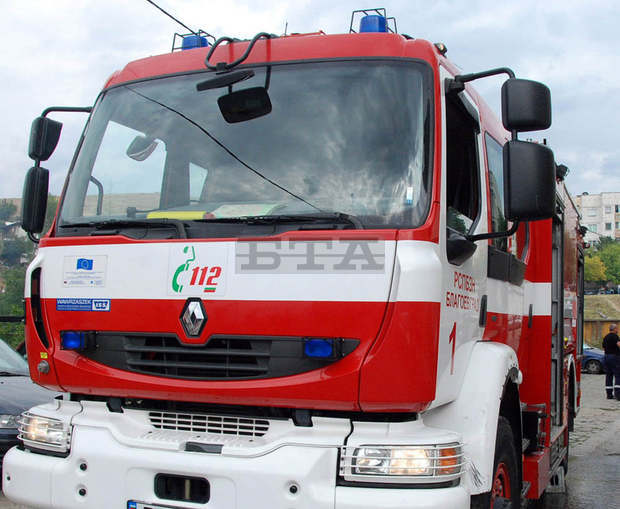 Пожар нанесе щети на цех за екобрикети в Плевен