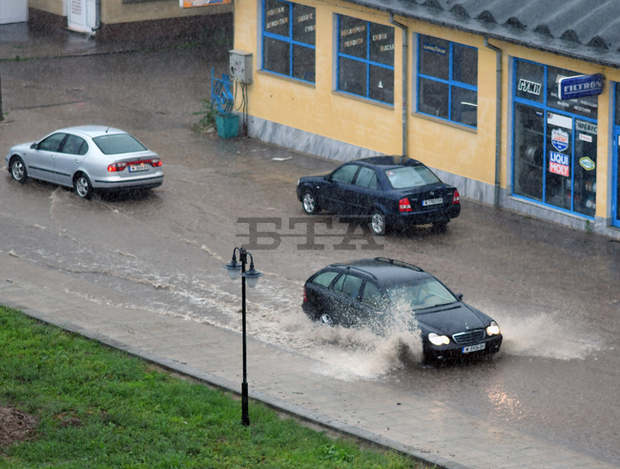 Покривът на спортна зала "Младост" в Монтана е протекъл