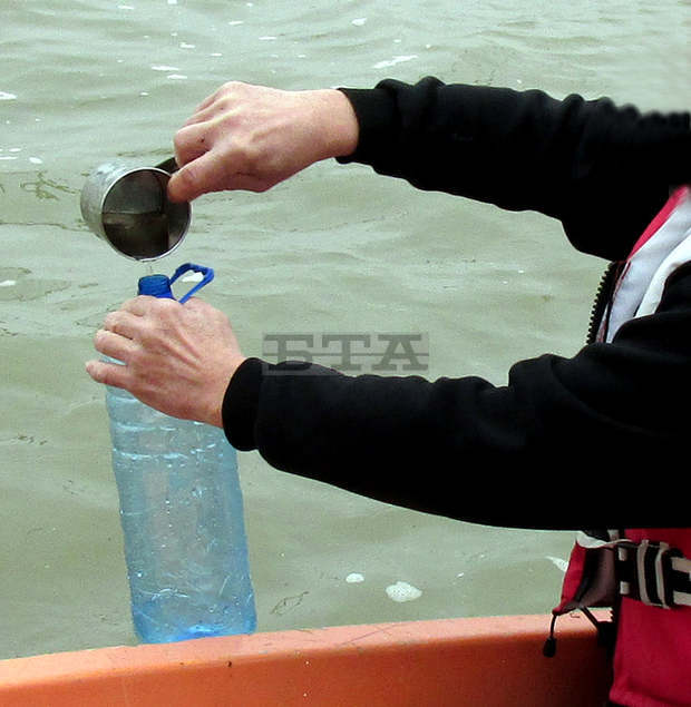 Установени са отклонения в четирите водни проби на "оводнената територия" до железопътната линията в шуменския квартал "Дивдядово"