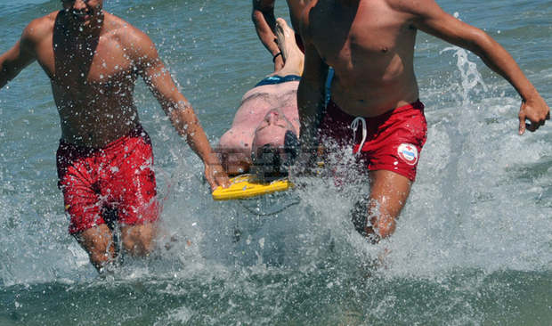 Спасителите на плажове в Добричка област трябва да разполагат с маски за безконтактно обдишване