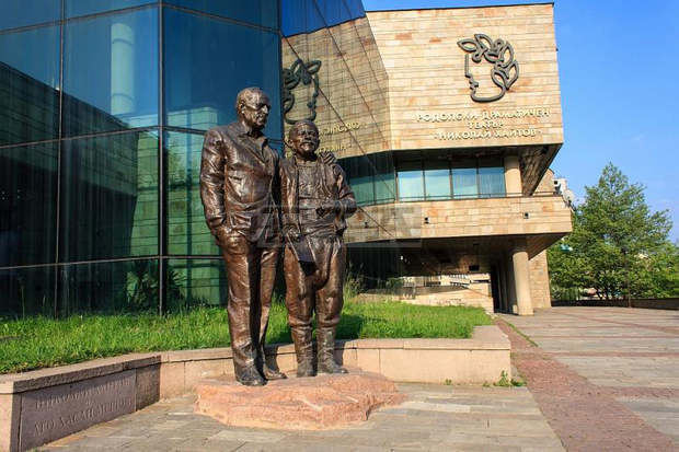 Спектакълът "Сливи за смет" се представя на фестивал в Перу Спектакълът "Сливи за смет" се представя на фестивал в Перу