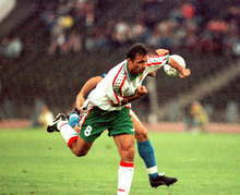 На благотворителен търг с тениски на Стоичков, Бербатов и Алваро Мората в Благоевград са събрани над петнайсет хиляди лева