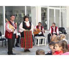 Открит урок по народна музика изнесе за деца общинският оркестър на Хасково