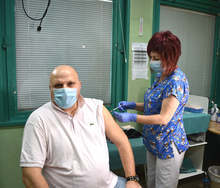 В продължение на два дни 55 служители на Областната болница във Велико Търново ще бъдат ваксинирани